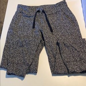 Lululemon jogger size 6.